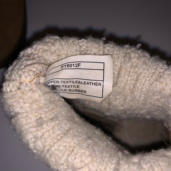 ✏️Little girls Ugg boots - Picture 6 of 7